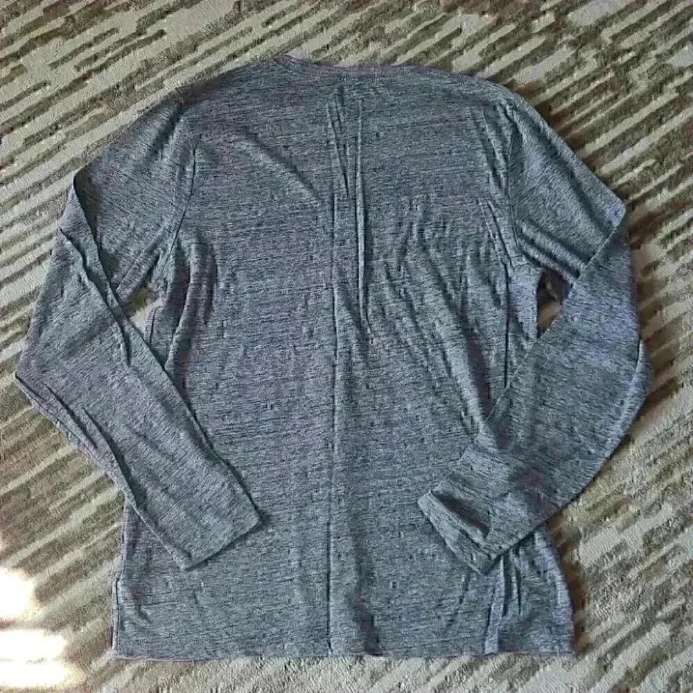 Long sleeve Old Navy tee - Picture 5 of 5